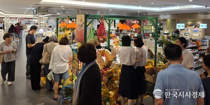 지난 9월 12일부터 18일까지 롯데백화점 포항점에서 진행된 영천시 청년농부 농특산물 특판전