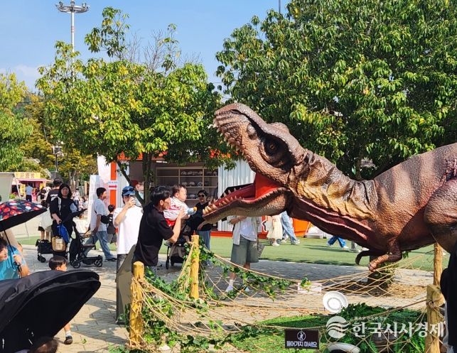 노후관광지 재생사업으로 입구부터 구석까지 새로운 볼거리 조성