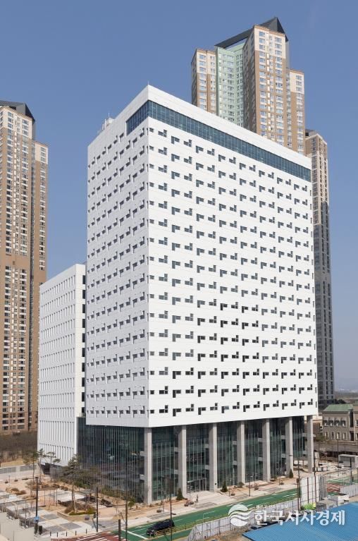 백석 업무빌딩 전경