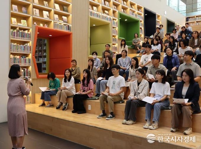 2025년 9월 김혜정 작가 책문화 강연 모습