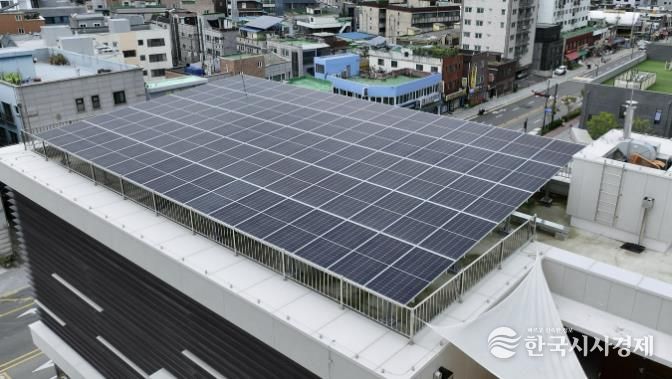 호계1동 행정복지센터 옥상에 설치한 태양광 패널 사진