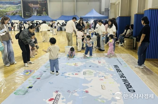 제천어린이집 연합팀, 'We Are The World' 행사 성료