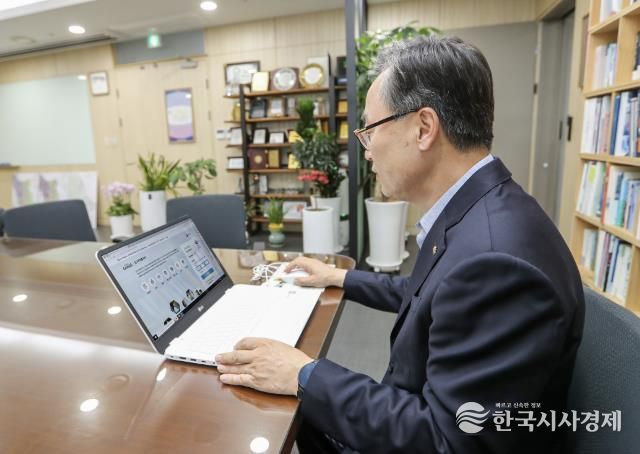 유성훈 금천구청장이 22일 ‘2025 인구주택총조사’에 참여하고 있다