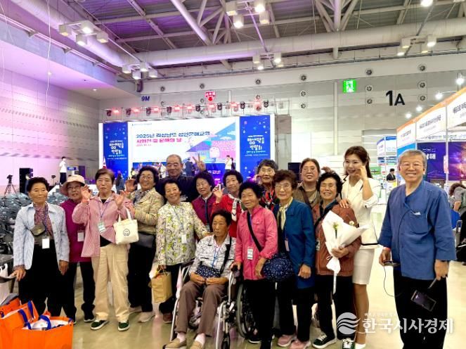 남해군, 제2회 경상남도 평생학습박람회 참가 = 시화전 수상자 사진