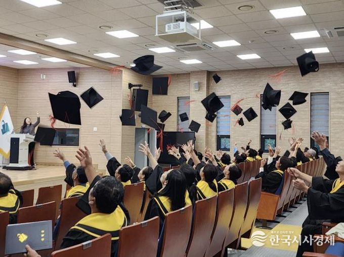 산청군, 산엔청농업인대학 명품딸기 과정 마무리