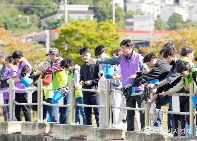 광주시, 제16회 다슬기 치패 및 치어 방류행사 개최