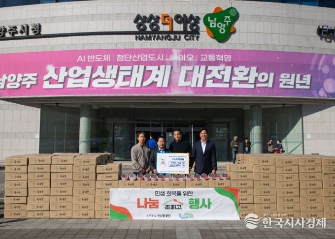 (왼쪽부터) 김희석 유통대표, 주광덕 시장, 임재경 대표, 김덕현 마케팅대표