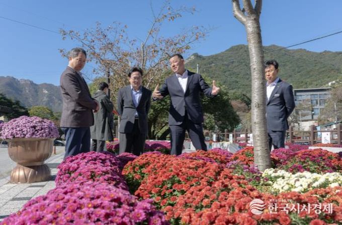 공주시, ‘2025 계룡산 국화 길 여행’ 축제 개막