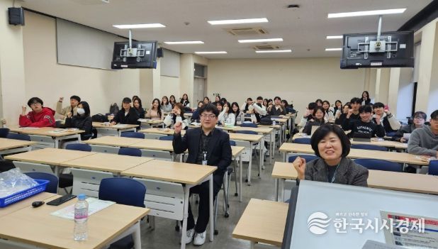 천안시청소년상담복지센터는 지난 27일 단국대학교 천안캠퍼스에서 단국대 심리치료학과 재학생을 대상으로 ‘2025년 대학생 청소년상담아카데미 2차’를 진행했다.