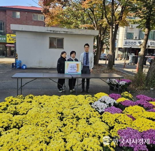 고양시 백석1동, 독거 어르신 80가구에 ‘가을 국화’ 전달