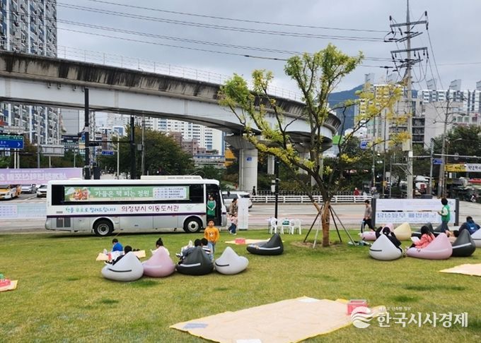 의정부시, 가을정원 속 책 향기…‘가을은 책 피는 정원’ 행사 성황