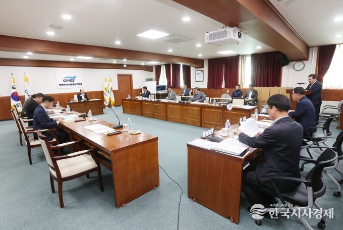 광양만권경제자유구역 조합회의(의장 강정일)는 10월 28일부터 30일까지 3일간 광양경자청 사무 전반에 대한 행정사무감사를 펼쳤다.