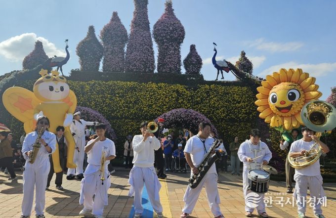 함평엑스포공원 ‘2025 대한민국 국향대전’ 브라스 밴드 거리공연