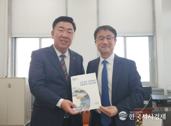 이범석 청주시장, 국비 확보 위해 국회서 막바지 총력. 사진(왼쪽부터 이범석 시장, 한병도 예산결산특별위원회 위원장)