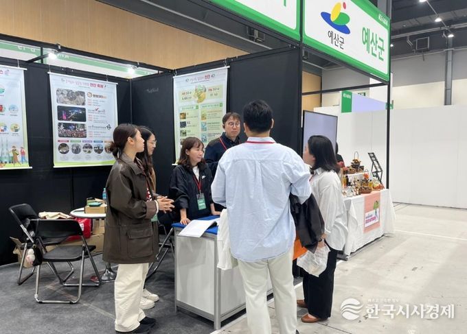 1. 천안시농업기술센터가 지난해 열린 케이팜 귀농귀촌 박람회에서 부스를 운영하고 있다.