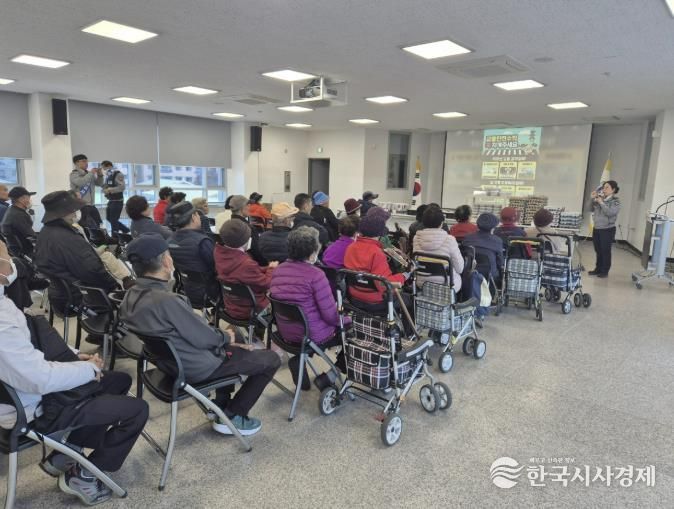 여주시 오학동 지역사회보장협의체, '오학, 나눔을 잇다' 행사에서 여주경찰서 교통과와 함께 교통안전수칙 교육 실시