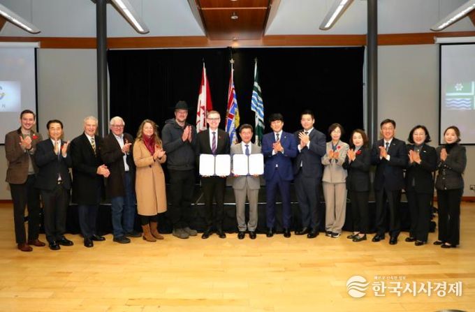 광양시, 북미 지역 첫 우호도시 체결…국제교류 네트워크 외연 확장 - 철강항만과(우호도시 협약 체결 단체사진)