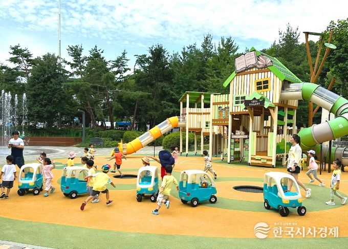 과천시 ‘숲속 책마을 놀이터’, 행정안전부 ‘2025년 우수 어린이 놀이시설’ 선정