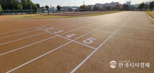 교체 작업이 끝난 당진초등학교 운동장 전경