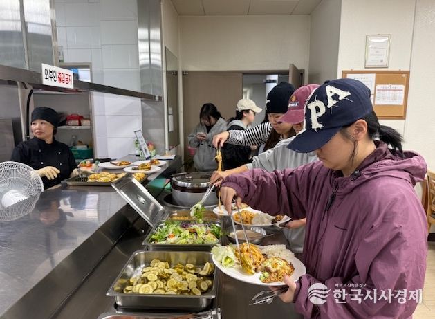 진안장학숙, 전문 셰프와 함께하는 ‘특별 석식’ 제공