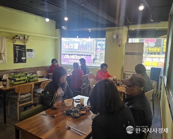 양평군 양평읍 '콧수염 김치찌개', 홀몸어르신께 매달 사랑의 한 그릇 선물