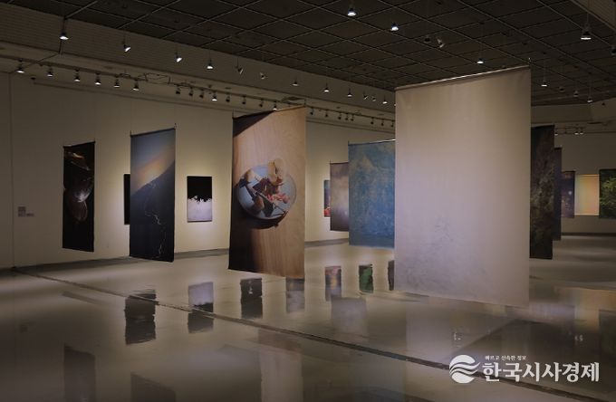 대구사진비엔날레, 폐막 앞두고 막바지 관람