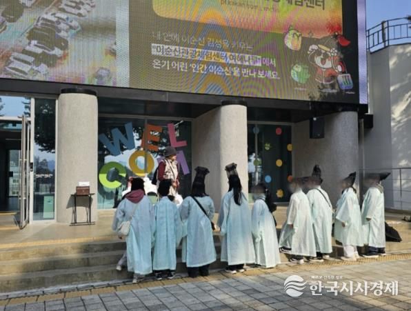 아산시가 이순신관광체험센터 여해나루와 현충사에서 ‘이순신 역사탐정단’을 시범 운영하고 있다.