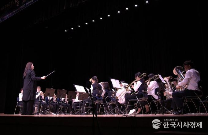 지난 9월 밀양시청소년수련관에서 진행된 ‘하늘사랑교실 지역아동센터의 별빛음악회’