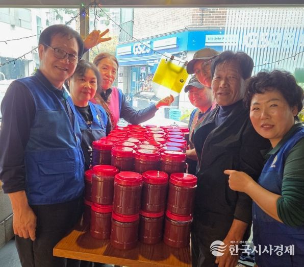 광명시 소하1동 바르게살기위원회는 지난 8일 소하1동 행정복지센터에서 ‘사랑의 고추장 나눔 행사’를 실시했다.