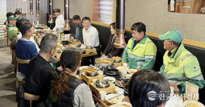 수원시 영통구, 낙엽 처리 환경관리원 격려 간담회 실시