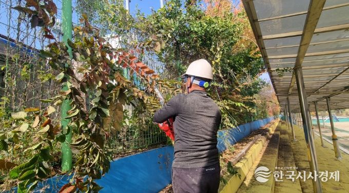 쾌적한 교육환경 조성 위해 화단 정비 추진