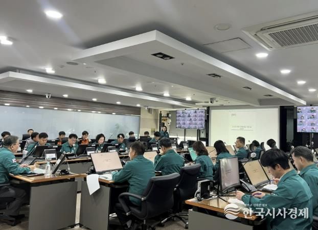 용인특례시는 11일 시청 재난상황실에서 겨울철 재해에 대비한 종합대책 회의를 개최했다