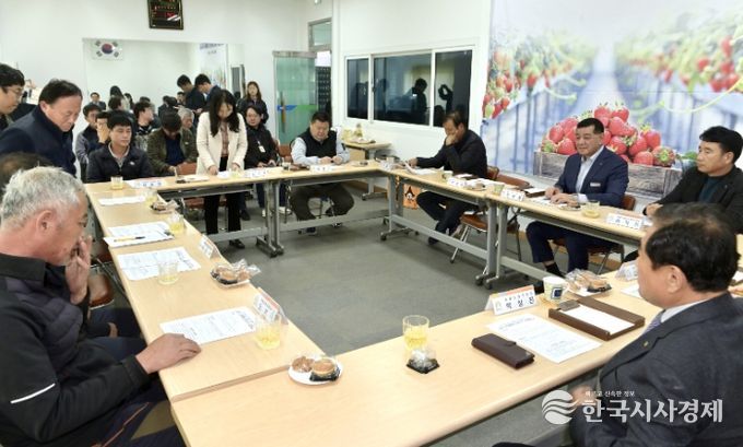 딸기 병해 예방 위해 미생물제 지원