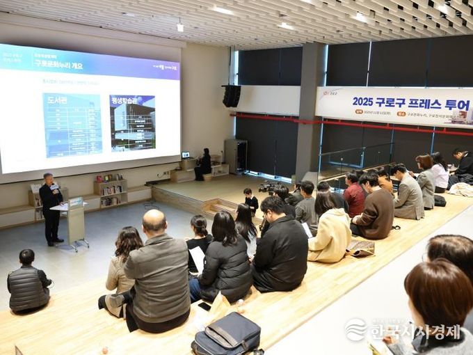 ‘구로문화누리’를 설명하는 장인홍 구로구청장