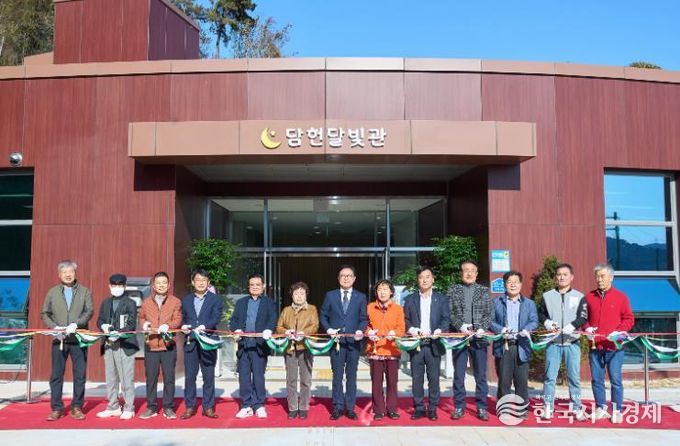 천안시는 14일 담헌 홍대용 선생의 발자취를 살필 수 있는 역사문화 관광체험 공간인 ‘담헌달빛관’ 개소식을 개최했다.