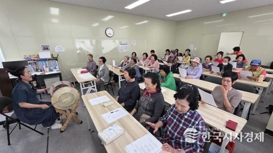 충주 문화도시센터 실버 대상 문화예술 교육 프로그램 국악과 창의적 나이듦