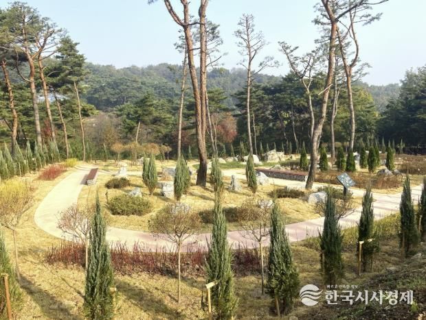 봉수산수목원 암석체험원 전경