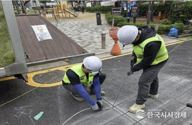 도로열선 설치 작업 모습
