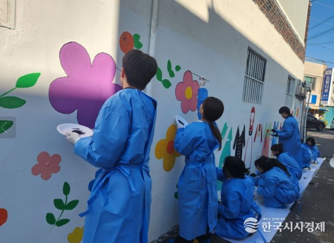 초록봉사단, 낙후 골목 벽화 봉사활동