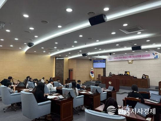 제7대 아동청소년의회와 화순군의회 의원 간담회 단체 기념사진