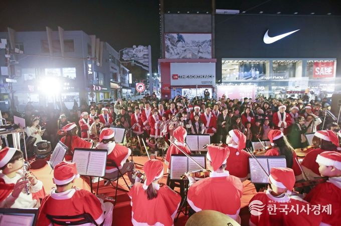 2025 신포문화의거리 크리스마스 트리 축제 개최