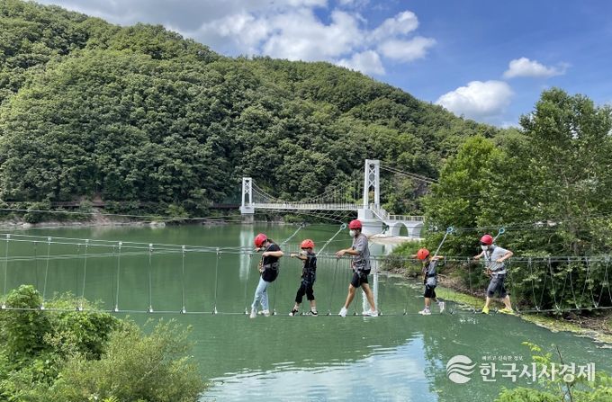 진천군청소년수련원 프로그램 운영 사진(세줄다리)