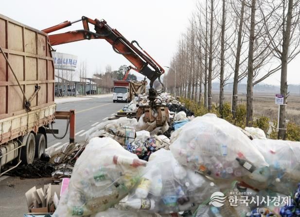 21일 태안읍에서 실시된 ‘2025년 제3차 숨은자원 찾기’ 행사 모습.