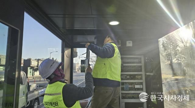 버스 승강장 난방기 살균, 세척 모습