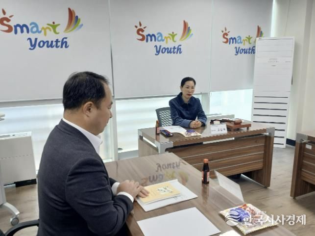 회의 주재중인 고삼숙 이사장