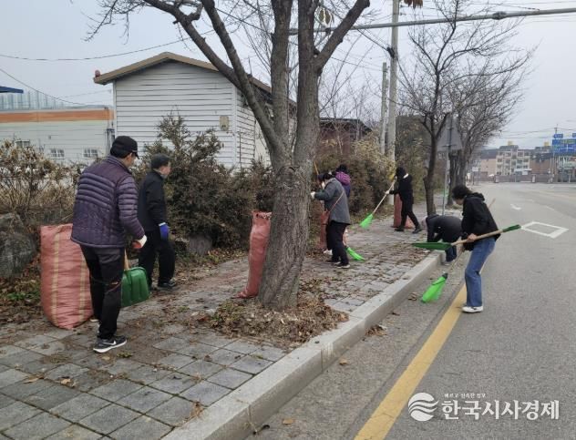 동두천시 상패동 주민자치위원회·통장협의회, 환경정화 활동 실시