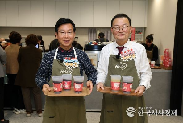 박병규 광산구청장이 27일 구청 1층 카페홀더에서 일일 명예점장 사회공헌활동을 진행했다.