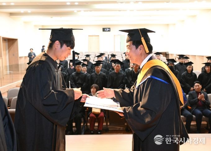 거창군, 2025년 거창녹색농업대학 졸업식 성료