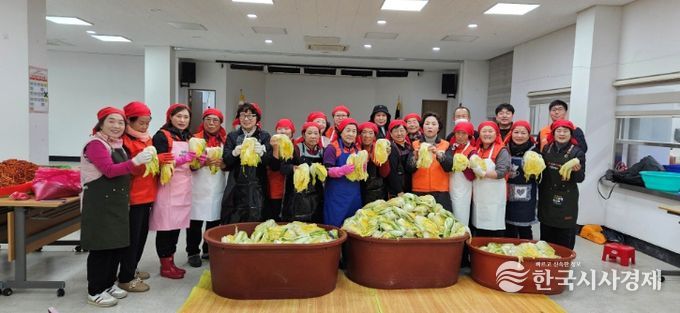 북내면 한마음봉사회의 겨울나기 ‘사랑의 김장 나눔’