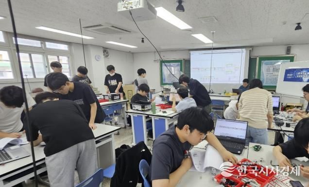 부천과학고의 과학중점학교 당시 ‘꿈틀소리 심화 실험캠프’ 수업 전경